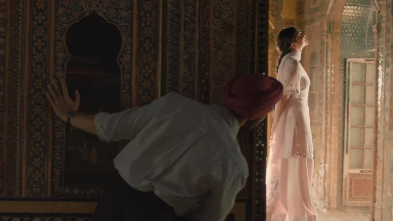 Main Vaapas Aaunga - Imtiaz Ali’s Script: Romance That Breathes, Flashbacks That Exhaust